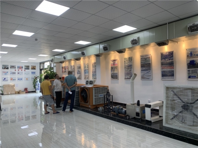  廣州某電子廠(chǎng)各領(lǐng)導(dǎo)來(lái)到東莞環(huán)?？照{(diào)廠(chǎng)家指導(dǎo)考察